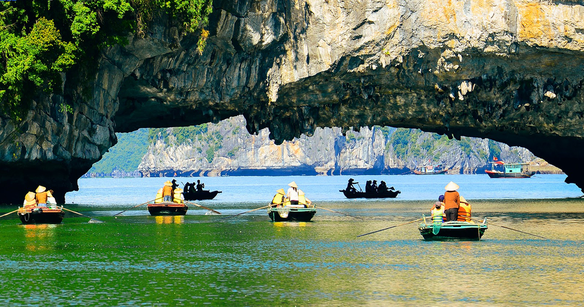 Bai Tu Long Bay 3 Day 2 Night Cruise